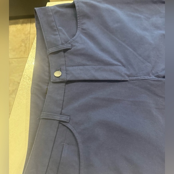 *LIKE NEW* Men’s lululemon work pants - Picture 1 of 5